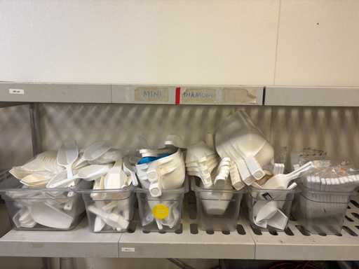 Partij kunststof scheppen