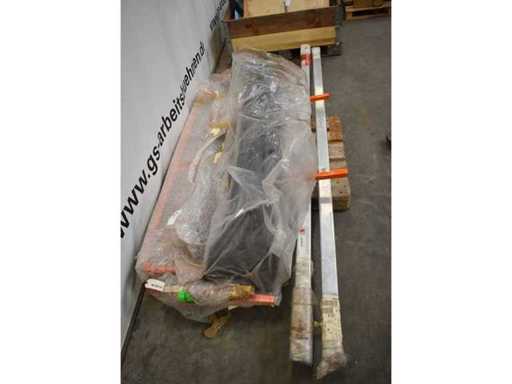 Spare parts railing and bumper - pallet 16