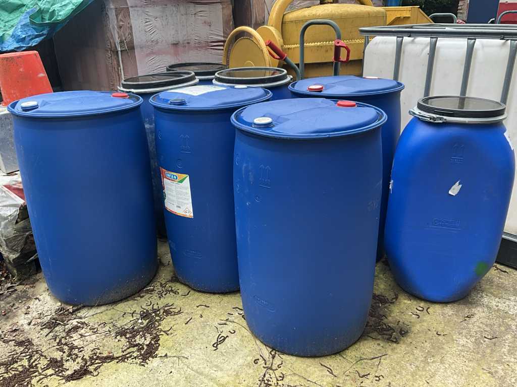 8 various PVC water barrels (empty)