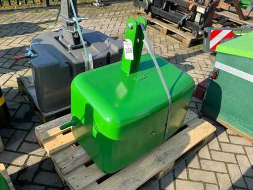 Front weight "600kg"