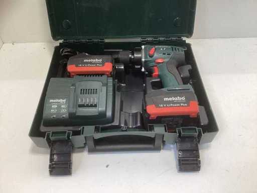 Metabo BS 18 LT Bohrmaschine/Schraubenzieher mit Gehäuse, 2× 2,6Ah Batterie D-72622 und ASC 30 Batterieladegerät