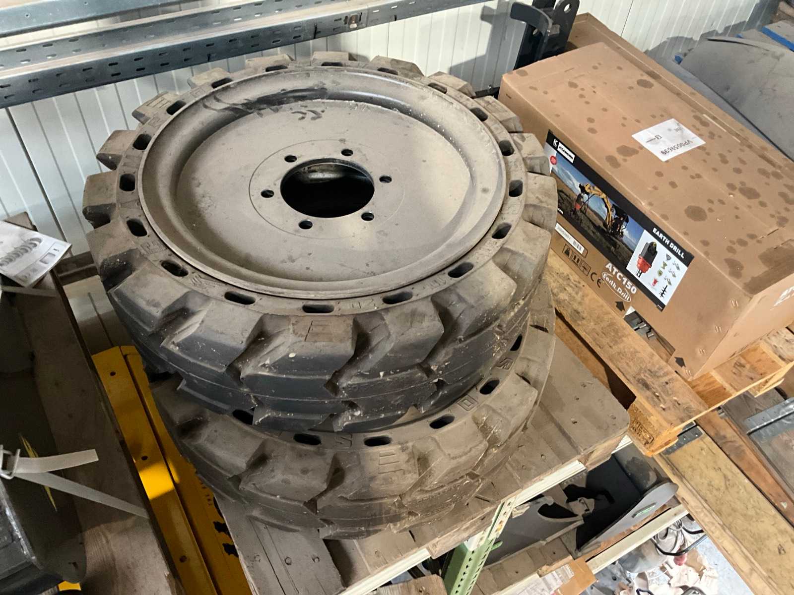 Camso Tire with rim (2x)