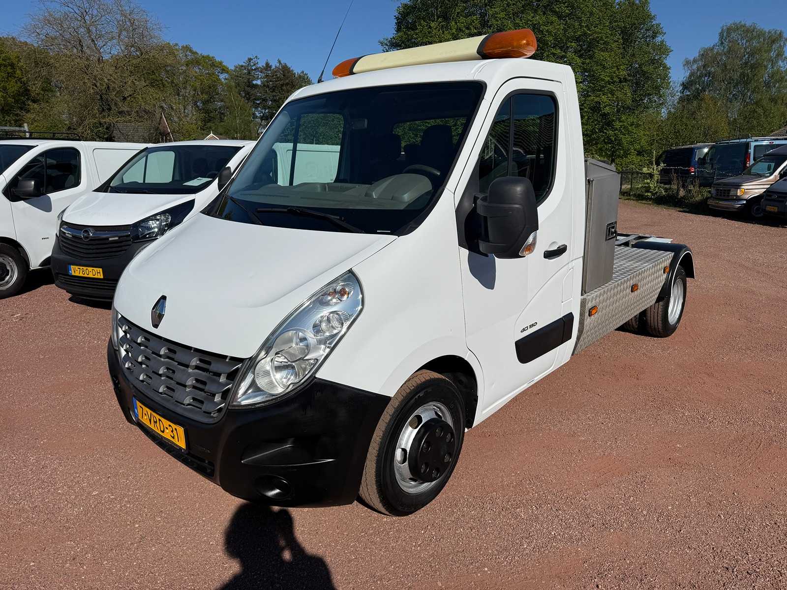2011 Renault Master T35 2.3 dCi BE semi-trailer tractor