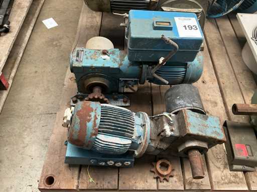 Elektromaten 12 Elektromotor met vertragingskast (2x)