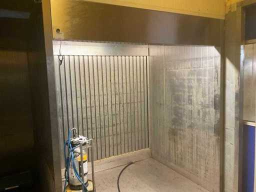 Extraction booth
