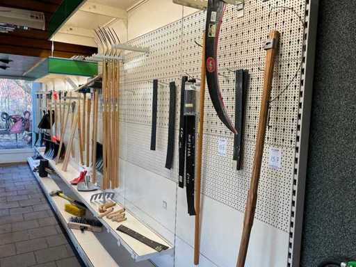 Różne narzędzia ogrodowe