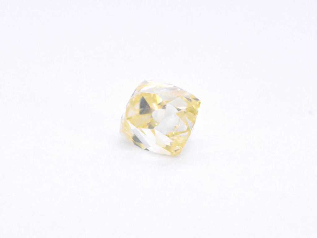 Diamant - 0.92 karat echte fancy colour diamant (gecertificeerd)