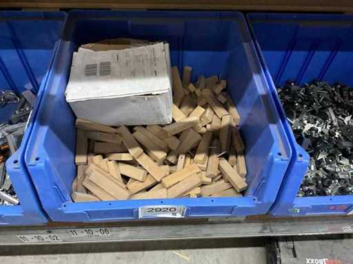 Gilnhammer circa 150 blocchi di legno assemblati + 50 blocchi di legno assemblati a metà altezza nella scatola di stoccaggio