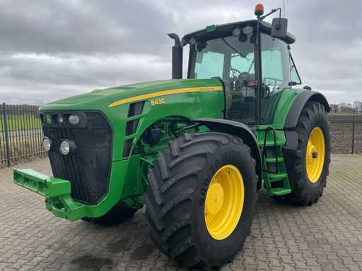 2009 John Deere 8430 Vierwielaangedreven landbouwtractor