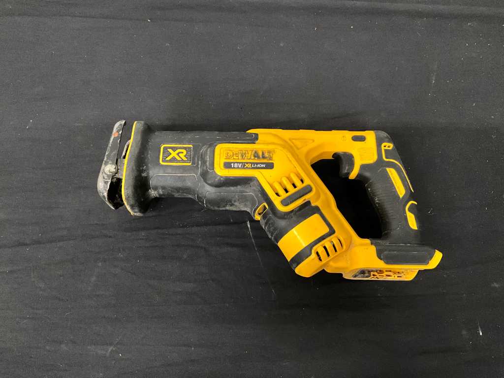 Dewalt 18v xr reciprocating saw hot sale