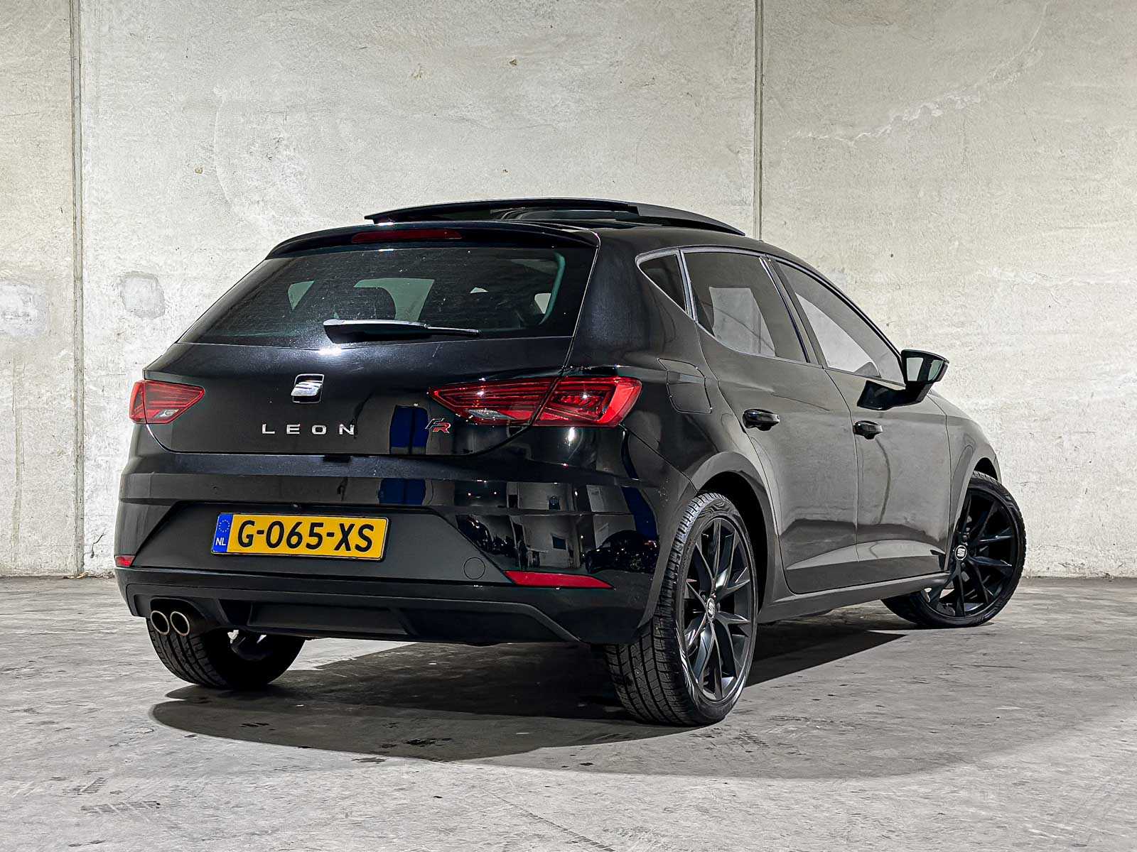 SEAT Leon 1.5 TSI FR Ultimate Edition Black 150pk 2020 AUTOMAAT (Origineel-NL), G-065-XS
