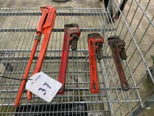 Adjustable pipe wrench (4x)
