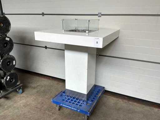 Standing table with decorative fireplace (5x)