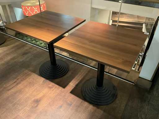 Stó? restauracyjny z ?eliwn? podstaw? (2x)