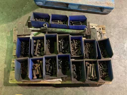 Série de différents fixateurs