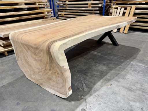 Unieke suar waterval boomstamtafel 260 cm.