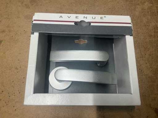 Set di maniglie della porta Avenue Block Rose rotonda in alluminio (43x)