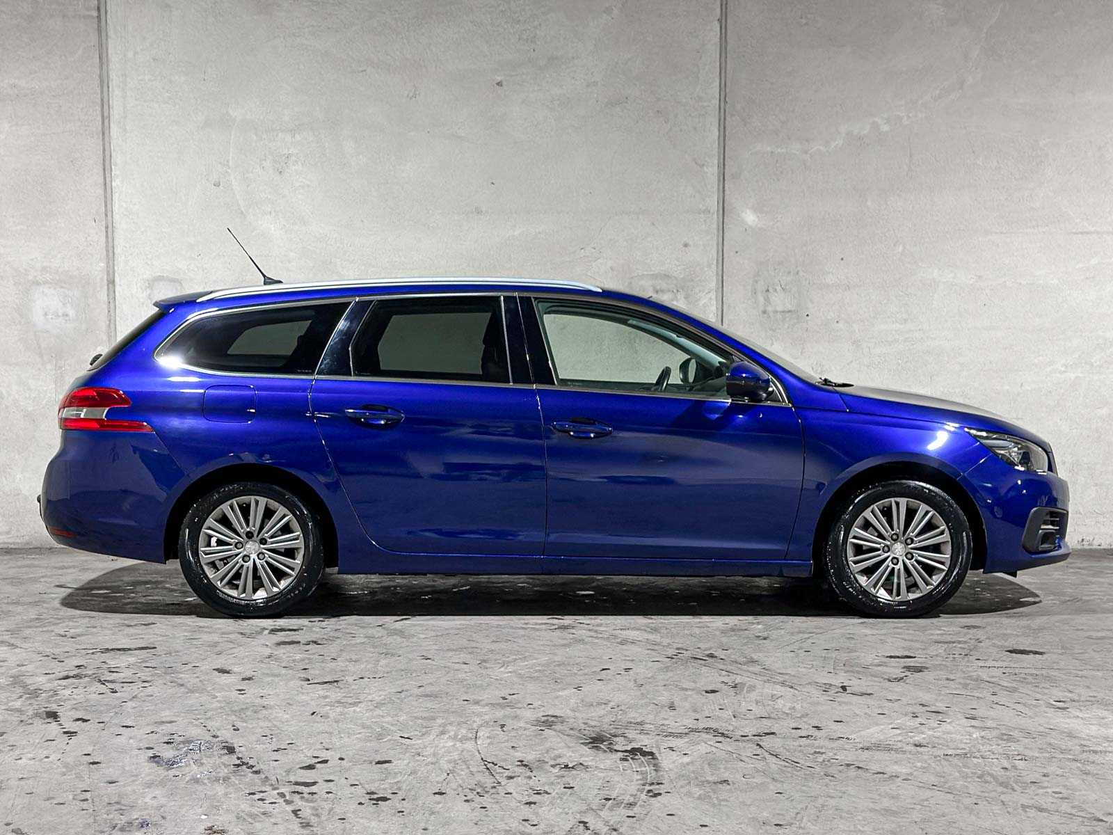 Peugeot 308 SW 1.2 PureTech Blue Lease Premium 5D 131pk 2020 (Origineel-NL), H-199-PD