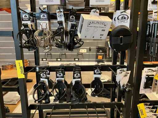 Arundel bottle cages and other bicycle parts (24x)