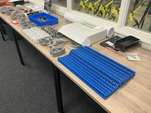 Verschiedene Teile und Prototypen