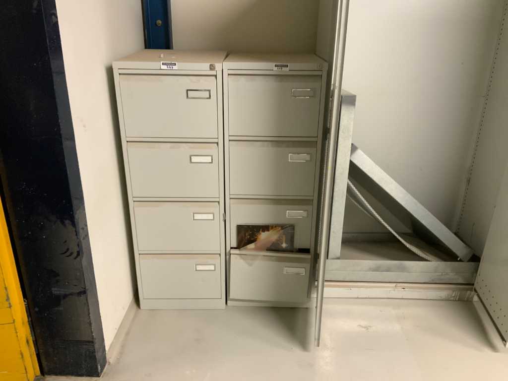 Chest of drawers (2x)