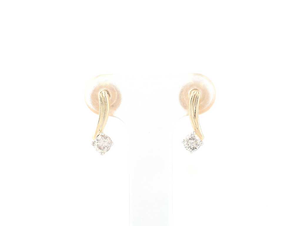18 Kt Yellow Gold Earring With Natural Diamonds