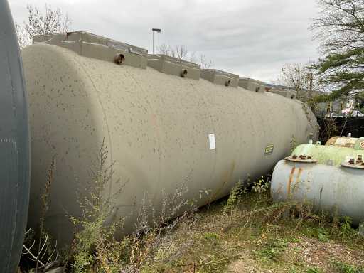 Horizontal storage tank