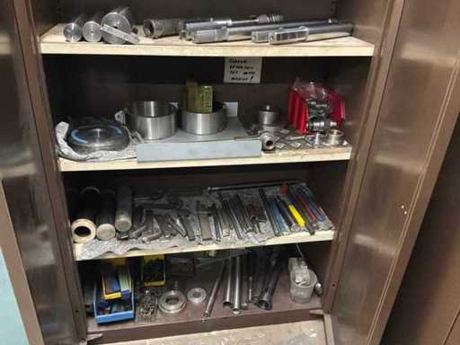 Armadio dell'officina con contenuti (4x)