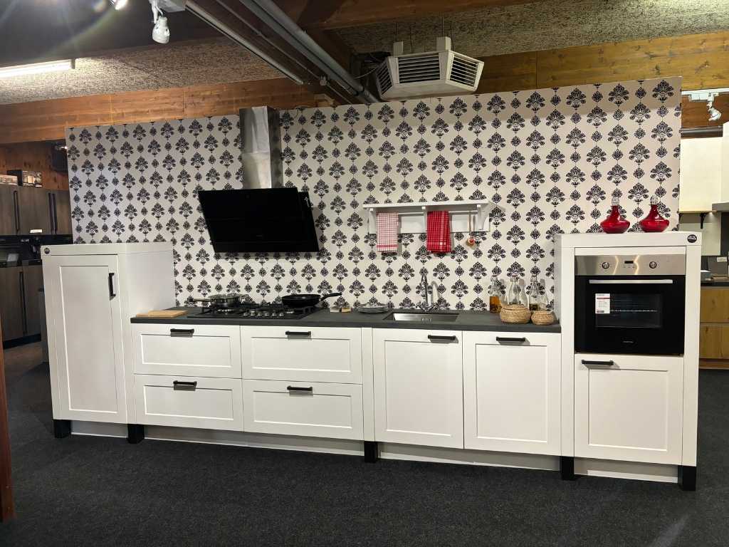 Rotpunkt - showroom kitchen