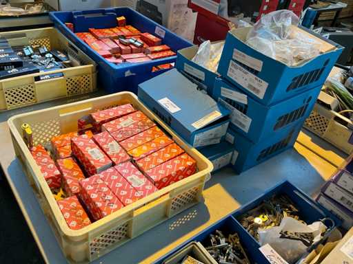 Locks and door fittings