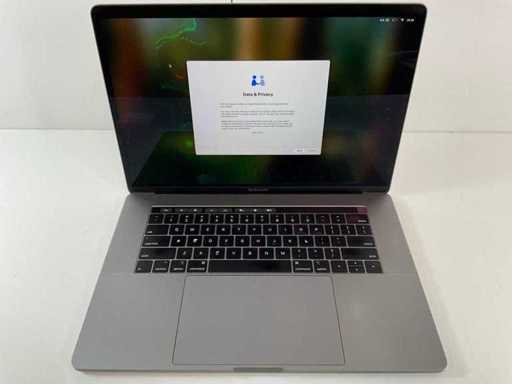Apple MacBook Pro 15,4", Core(TM) i9 8. Generation, 16 GB RAM, 500 GB NVMe, AMD Radeon Pro 560X 4 GB Laptop