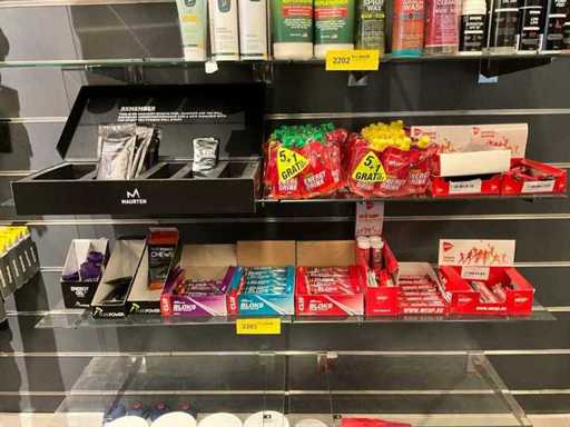 Verschiedene Energydrinks, Gels und Riegel