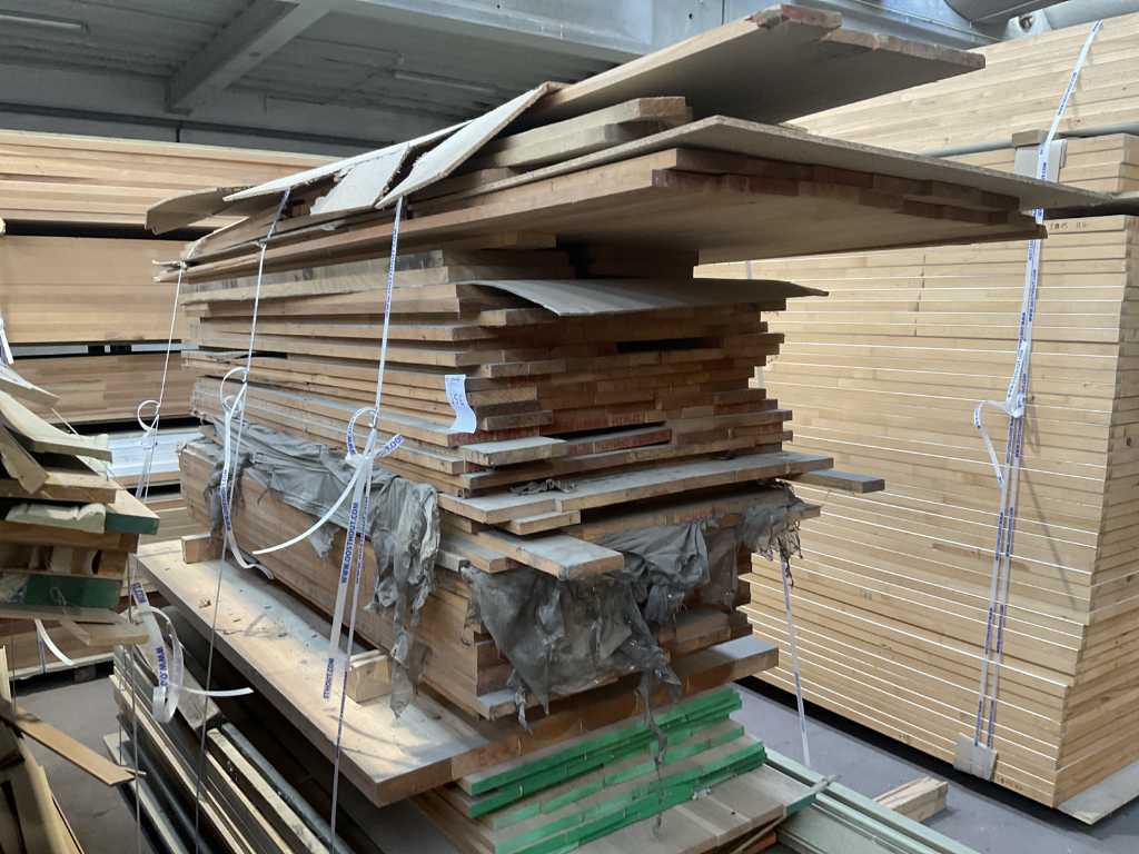 Batch of miscellaneous construction timber