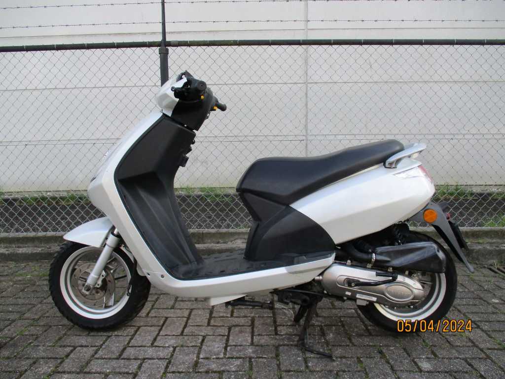 Peugeot - Snorscooter - New Viva City "Basic" - Scooter
