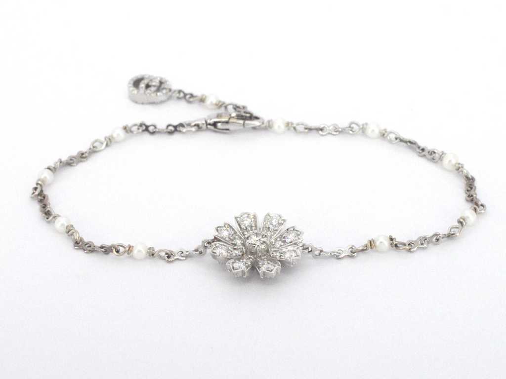 Bracelet GUCCI « Flora » en or blanc serti de diamants et de perles