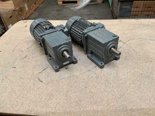 Lenze MDEMAXX071-42 Geared Motor (2x)