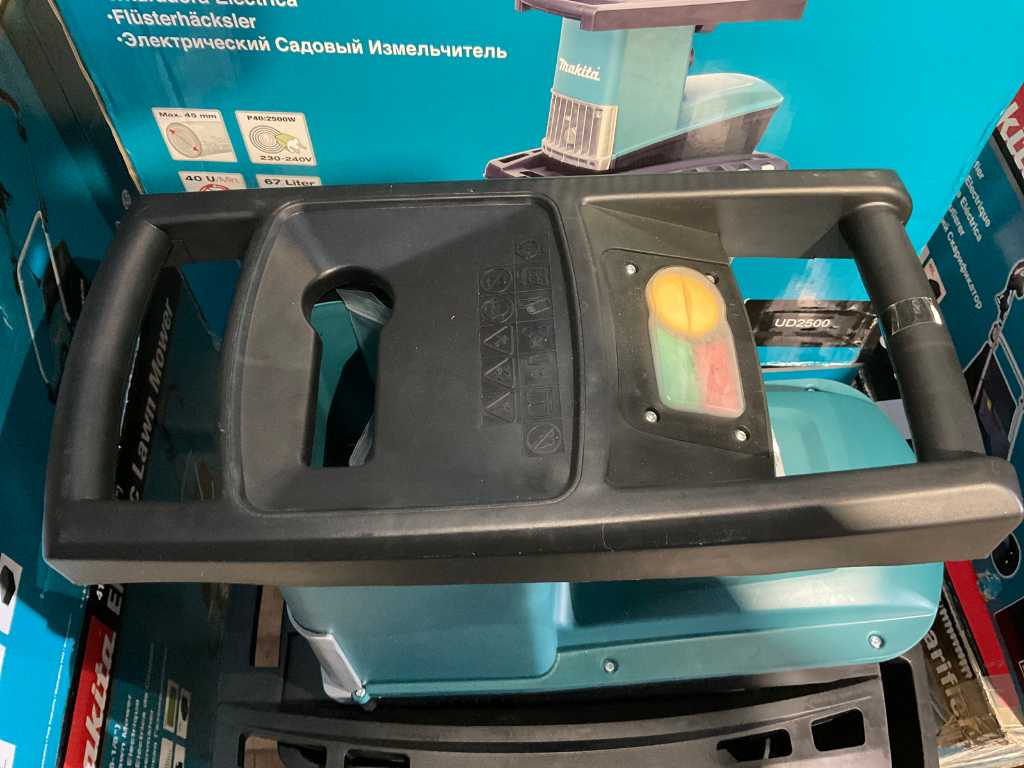 Makita best sale electric shredder