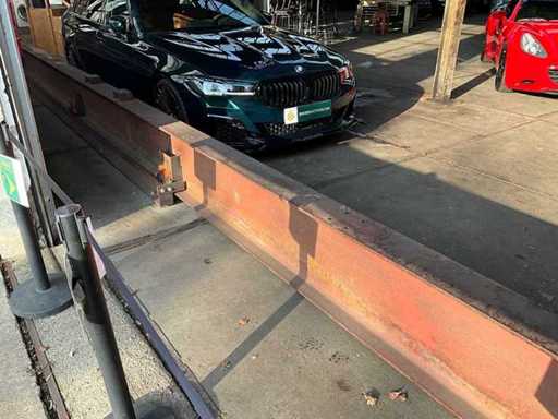 Steel construction beam 950cm HEA450 with guide rail