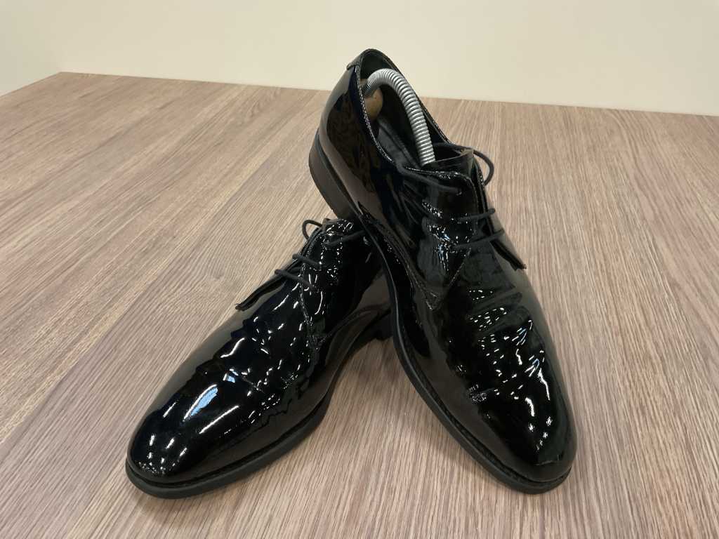 Van Bommel Pair of patent leather shoes (size 41)