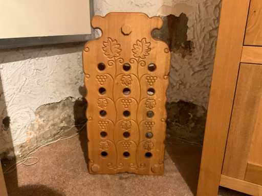 D?bowy stojak na wino