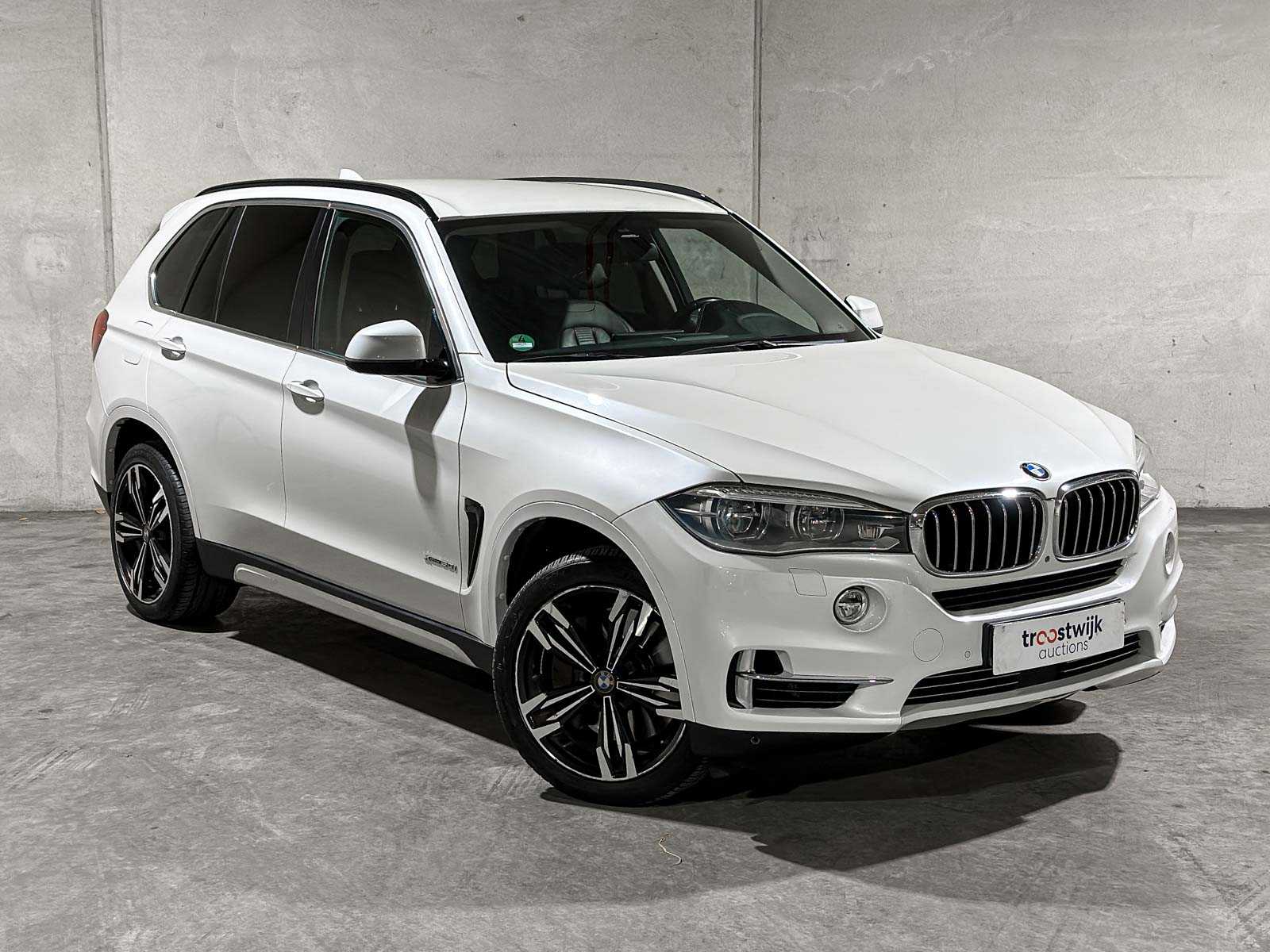 BMW X5 xDrive50i 4.4 V8 High Executive 449pk 2014, J-094-RR