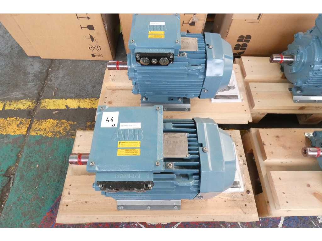 2019 - ABB - M3GP 132 SMD4 7.5kW 1460 rpm - Never used electric motors (2x)