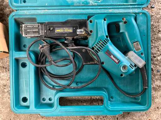 Makita 6834 Tacker