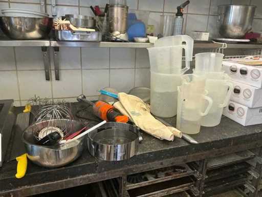 Lot de fournitures de boulangerie