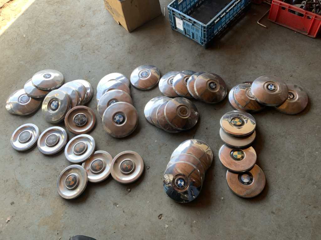Batch of BMW oldtimer hubcaps