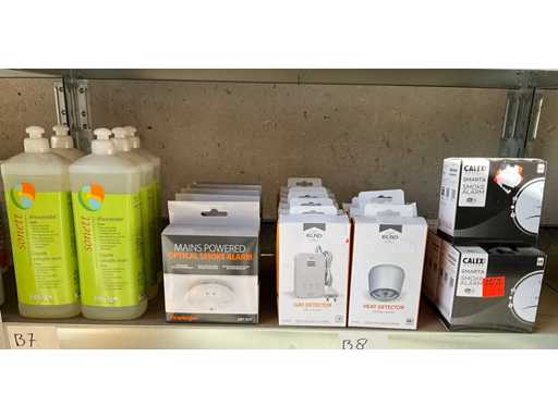 Mix lot smoke, gas and heat detectors from a.o. Calex