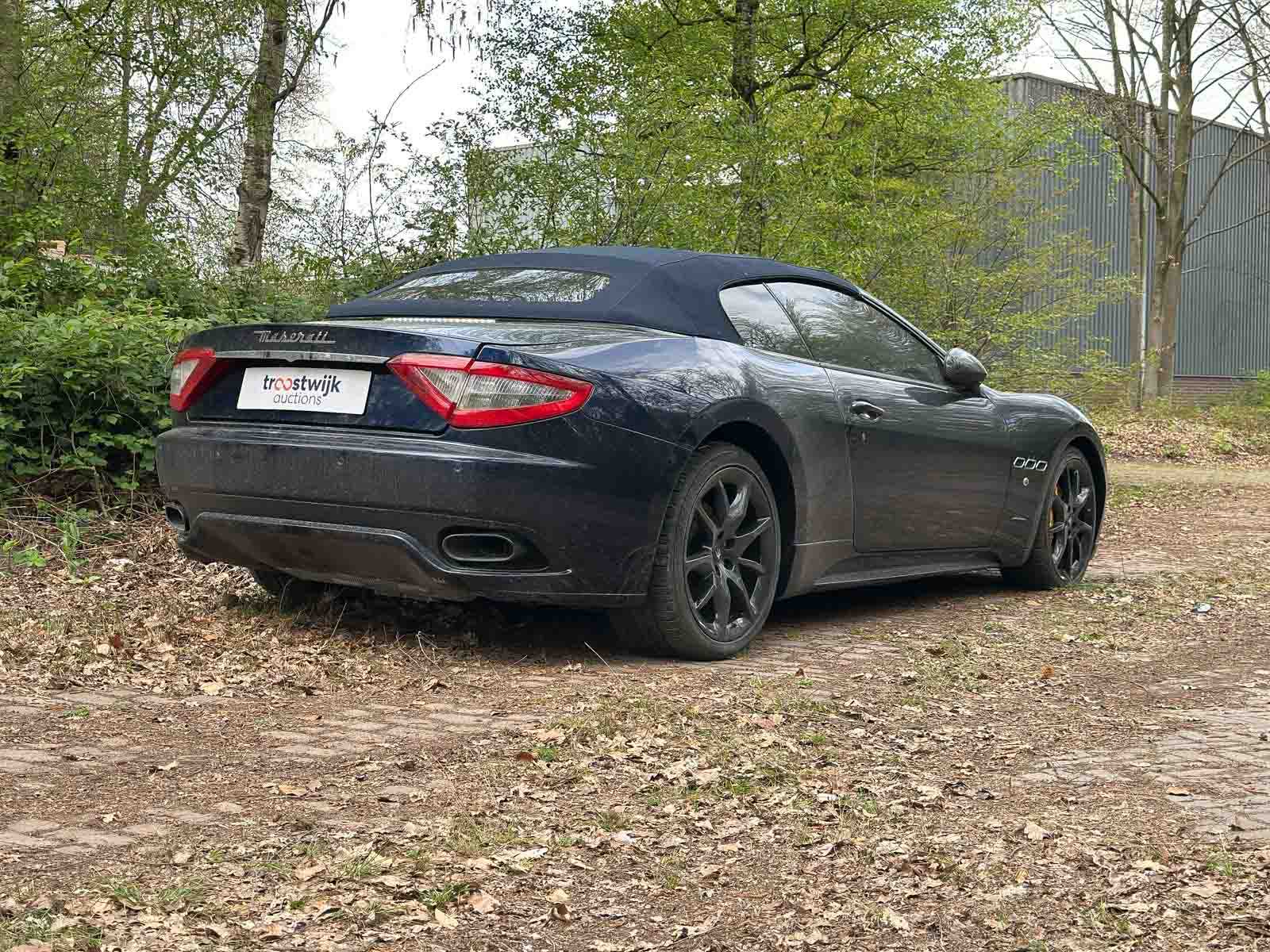 Maserati GranCabrio 4.7 V8 MC line 440pk 2012