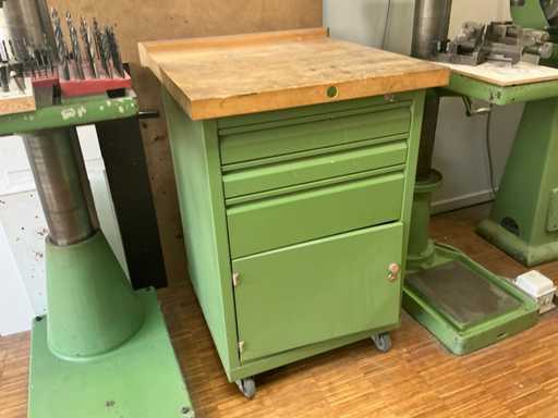 Armoire à outils mobile