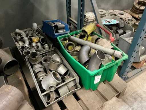 Partia stalowych złączek rurowych