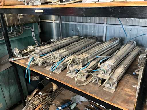 Pneumatico. Cilindri